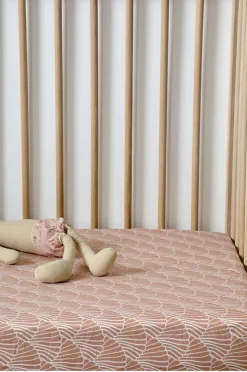 Swedish Linens | Seashells Terracotta Pink | 60X120 Hoeslaken Ledikant Formaat